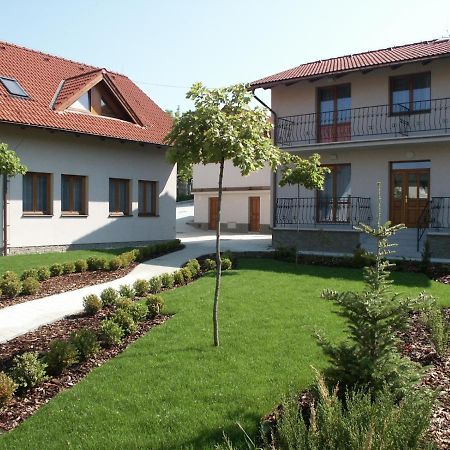 Podhájska Penzion Karen酒店 外观 照片