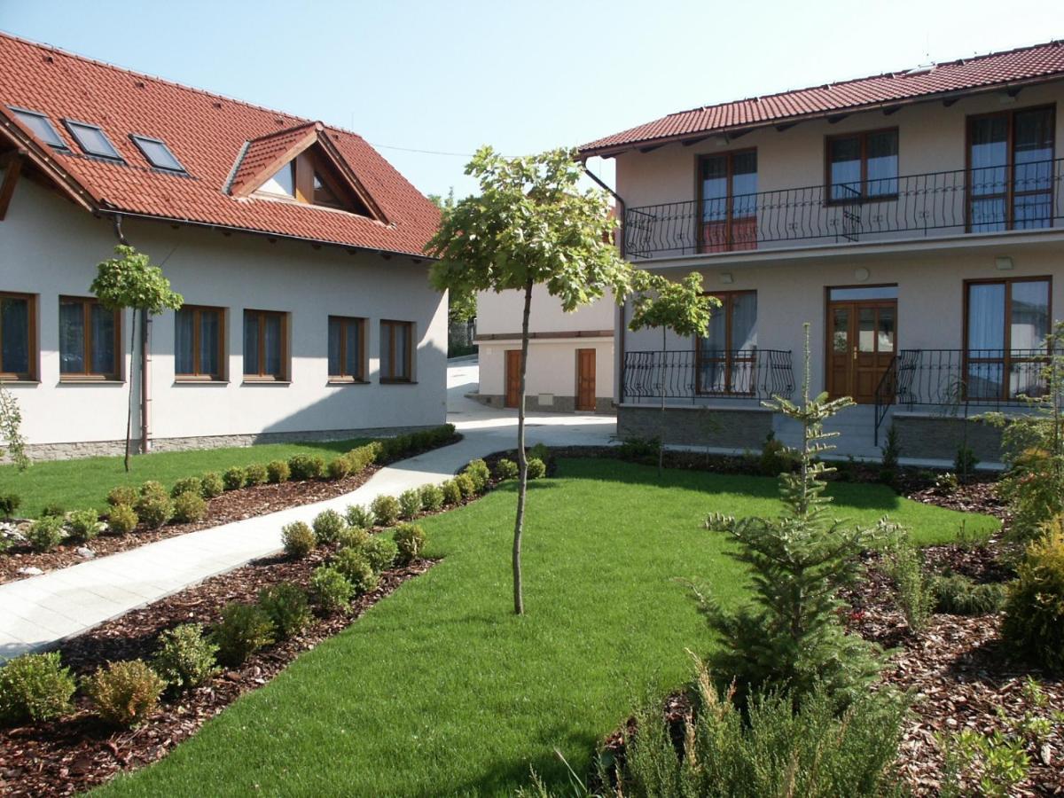 Podhájska Penzion Karen酒店 外观 照片
