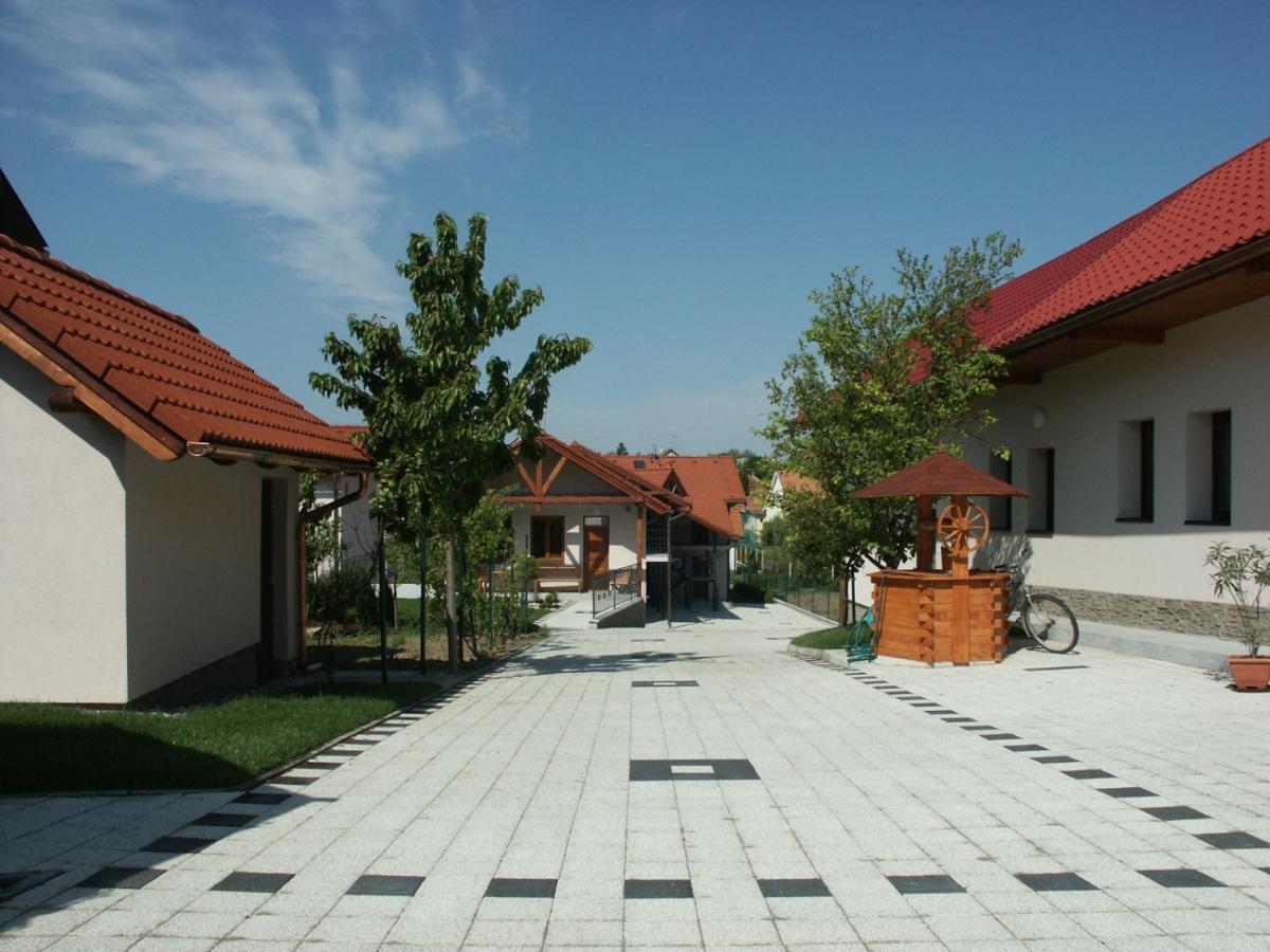 Podhájska Penzion Karen酒店 外观 照片